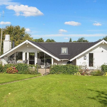 8 Person Holiday Home In Hejls Exterior foto