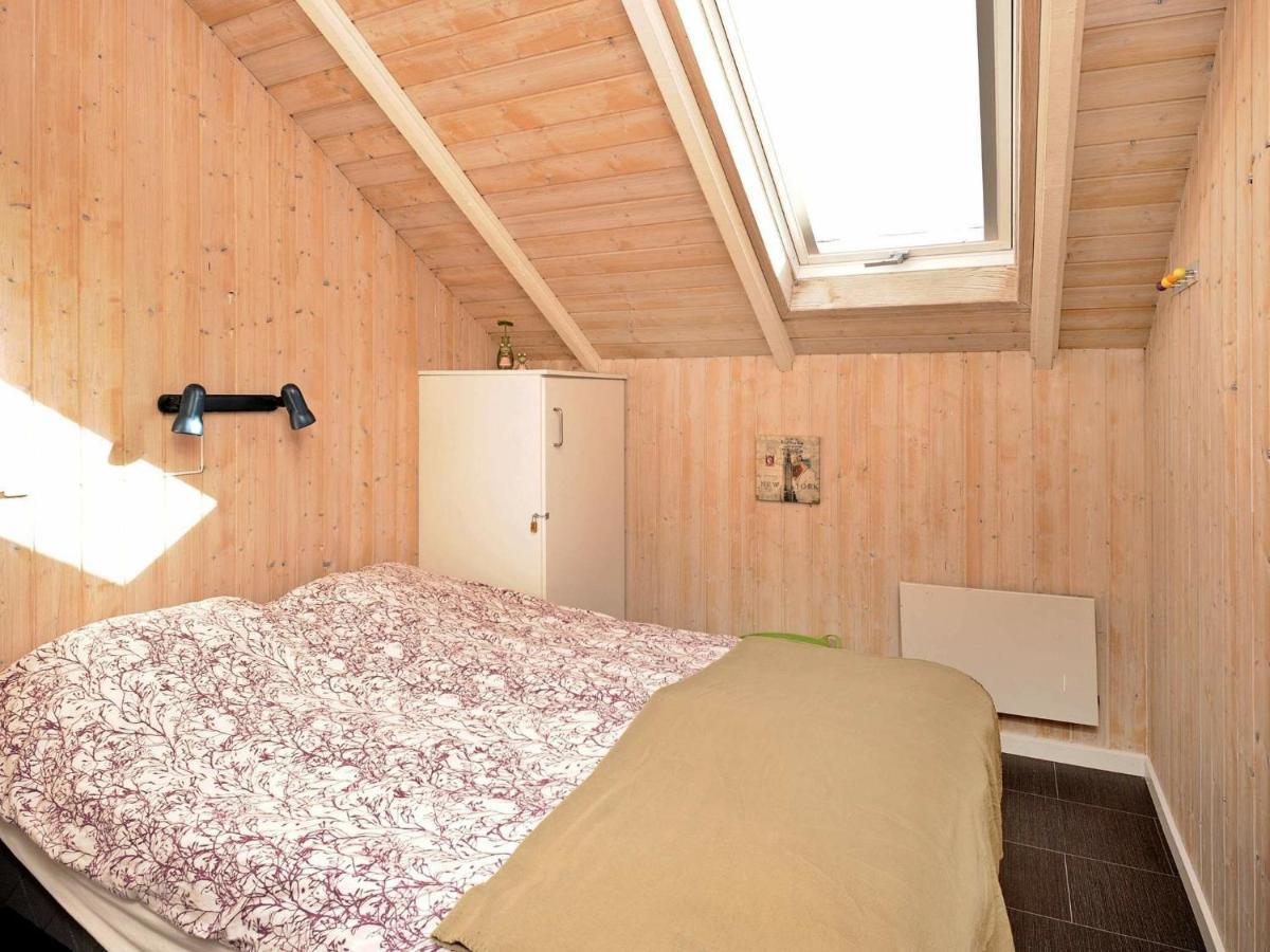 8 Person Holiday Home In Hejls Habitación foto